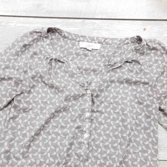 LOFT WMNS SZ S GRAY & WHITE HENLEY 3/4 SLEEVE TOP - Picture 3 of 6